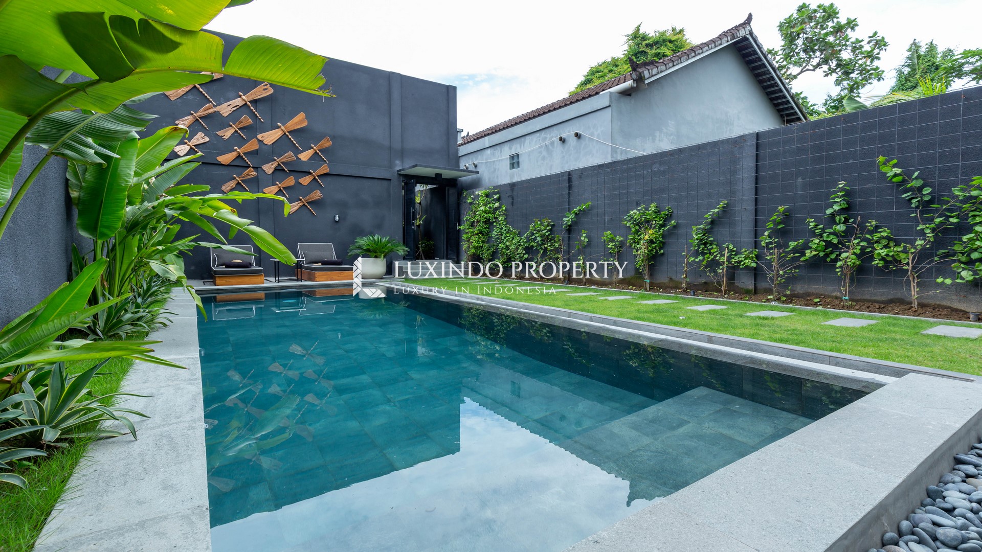 TUMBAK BAYUH - SPACIOUS LUXURY BRAND NEW VILLA FOR LEASE (LHV900)